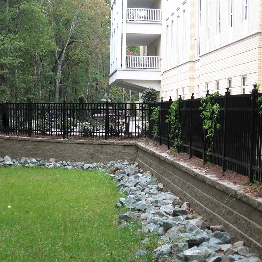 decorative-iron-fence-02 Decorative iron fence on foundation