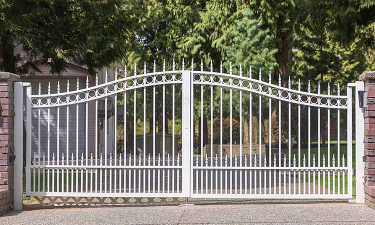 insert-iron-gate Decorative iron gate entrance