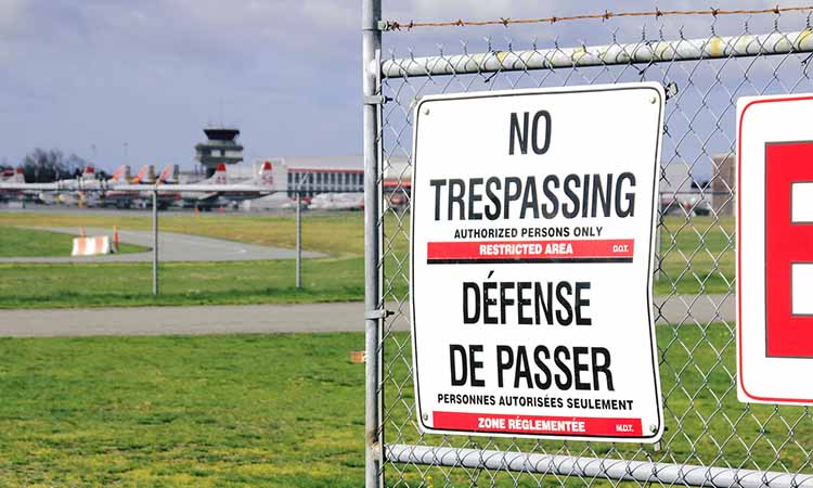 insert-no-trespassing-chain-link-fence No trespassing chain-link fence
