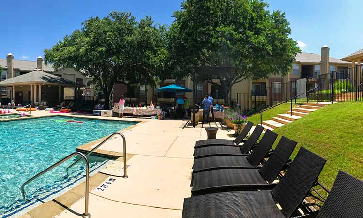insert-pool-fence-and-railings Poolside fence and railings