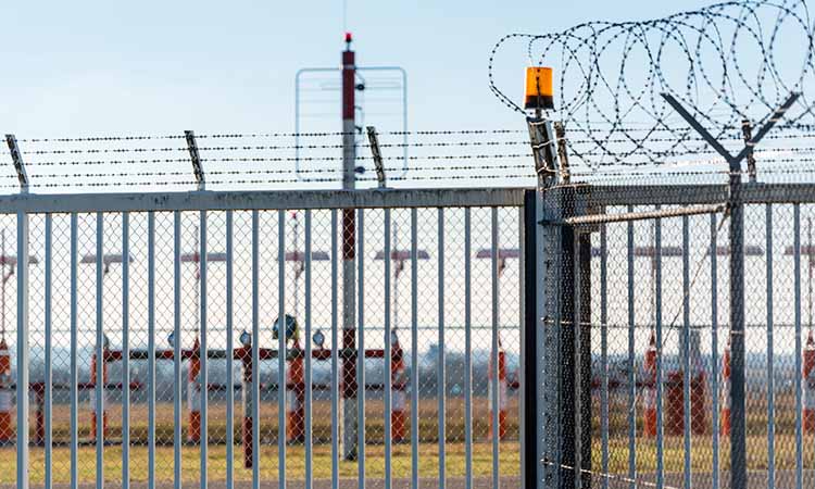 insert-razor-wire-security-fence Razor wire security fence