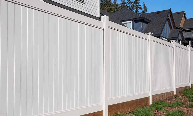 insert-vinyl-white-fence Vinyl section fence