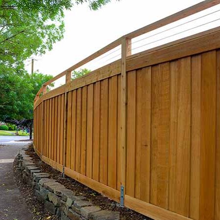 insert-curved-wooden-fence Curved wooden fence