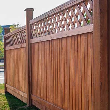 insert-iron-stained-wooden-fence Stained wooden fence with lattice pattern